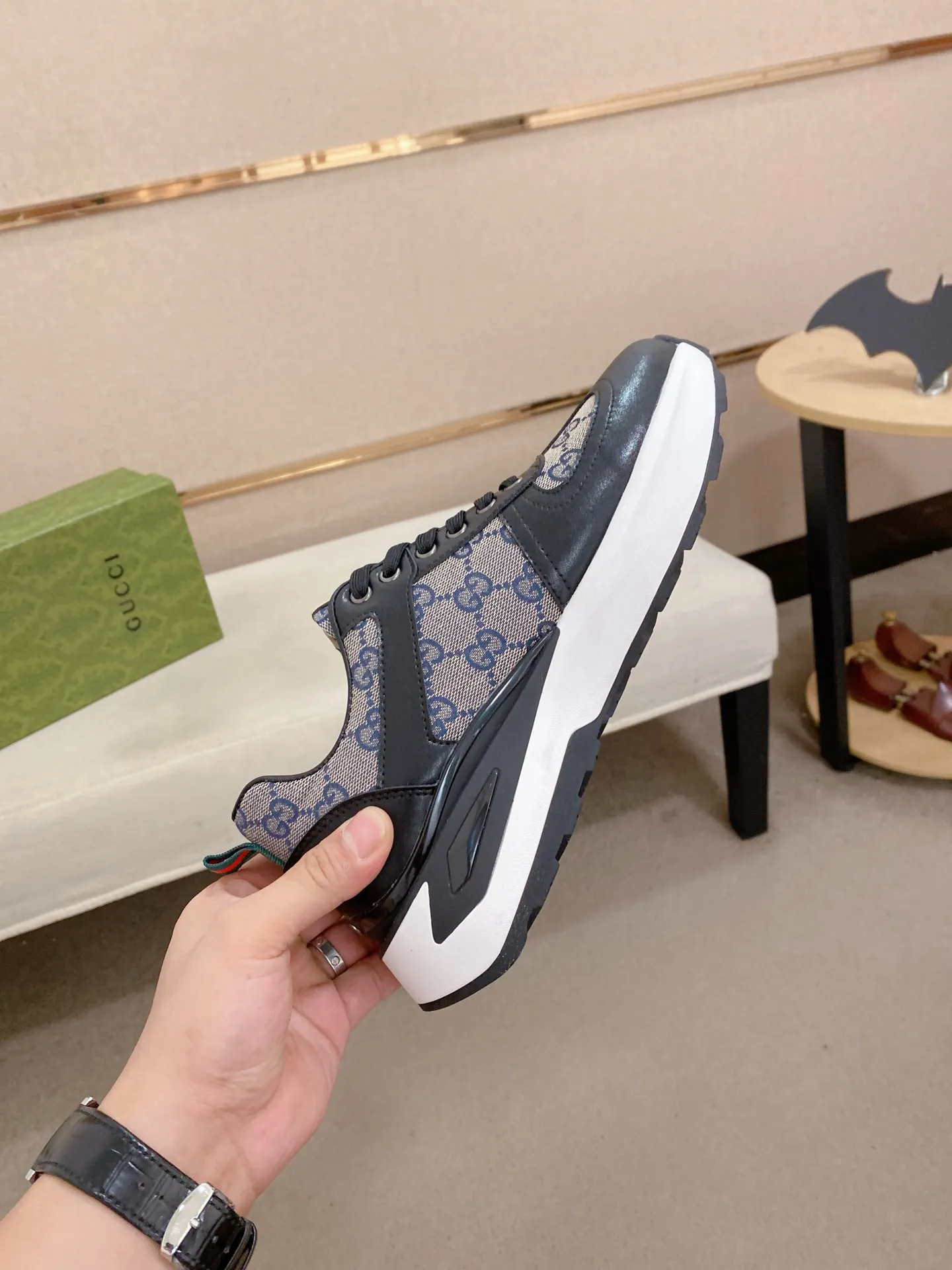 Factory price 462💰New GUCCI (Gucci) counters are launched simultaneously, new men's shoes, 😘fabrics are selected imported cowhide, lining: sheepskin lining. 👍🏿 High-end ☄️ air-cushion molded anti-slip rubber outsole, exquisite lines, simple and elegant, comfortable and high-end for leisure travel. Code number: 38 to 44 (45 can be customized and cannot be returned or exchanged)